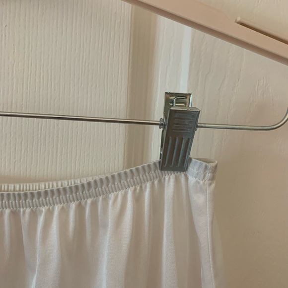 Beautiful slip skirt with lace detail - Picture 3 of 4